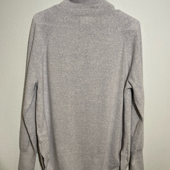 Cynthia Rowley 100% Extra Fine Merino Wool Light Gray Sweater. Size M - Picture 2 of 4